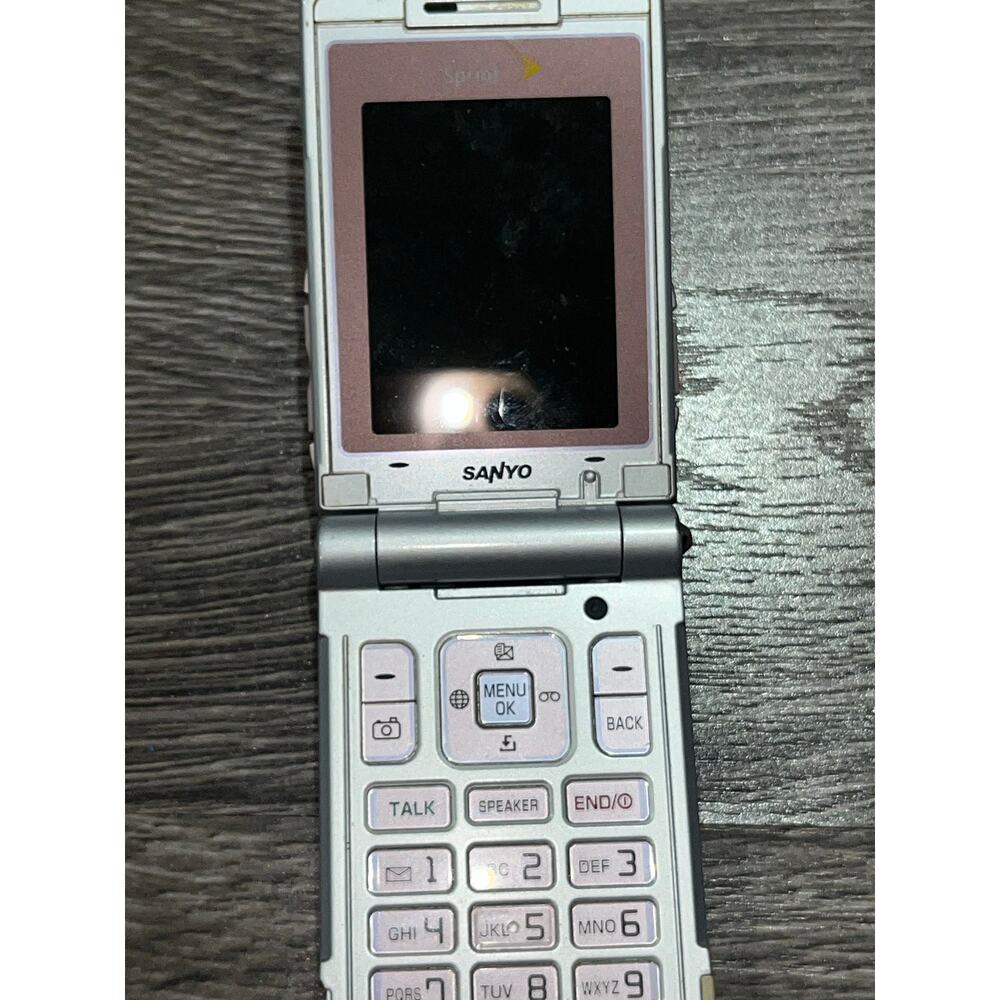 Sanyo Katana ultra-thin flip phone originally released in 2006 for Sprint (4)